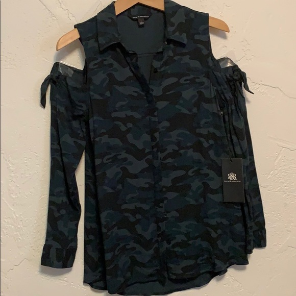 Rock & Republic Gilded Glam Camo Shirt Top - Picture 5 of 6